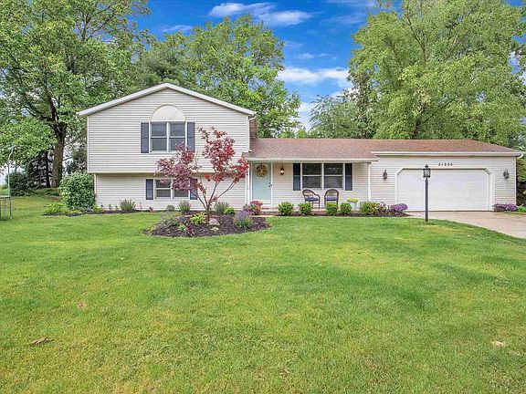 2nd image of 21235 Clover Hill Ct