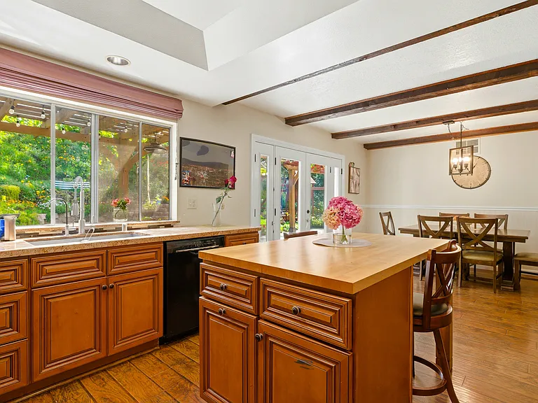 24668 Ebelden Ave — Photo 35