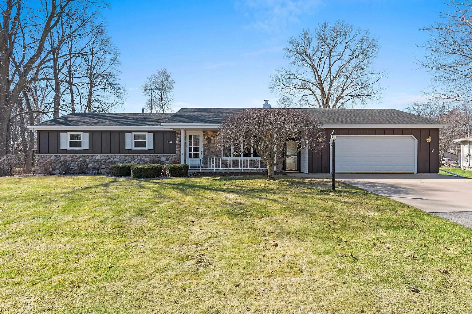 2245 Larkspur Dr photo 1