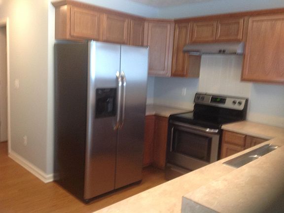 5th image of 749 Sprucewood Dr
