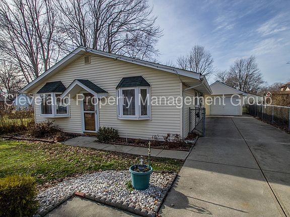3rd image of 724 E 353rd St