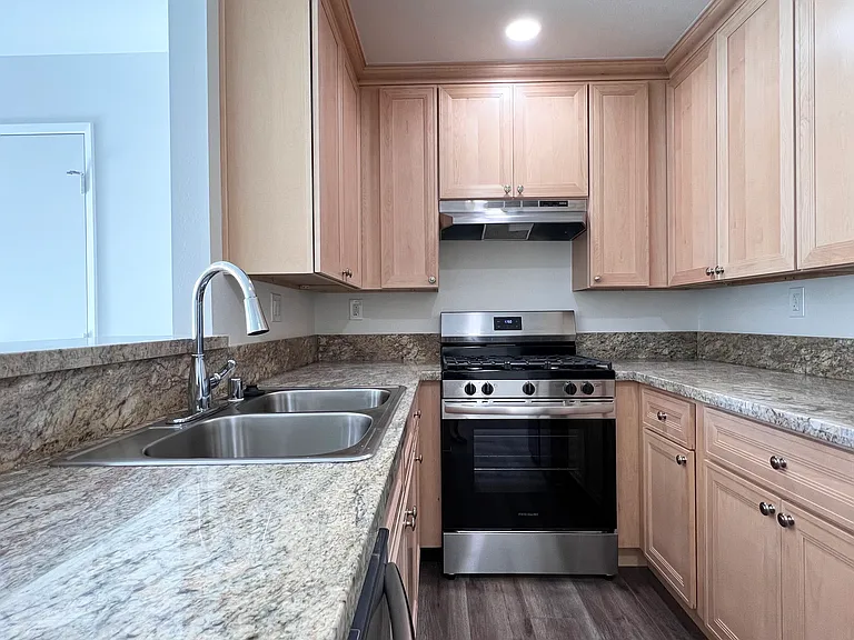 Florida Street Apartments — Photo 33