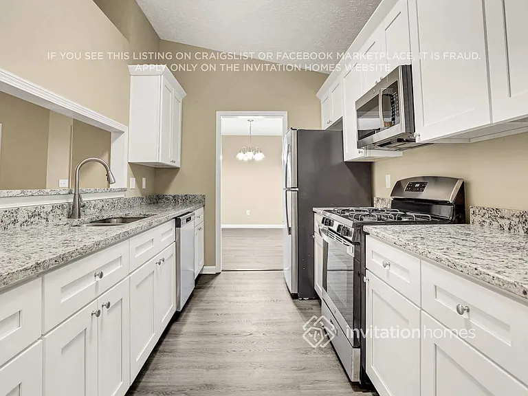 4040 Maxanne Dr NW — Photo 8