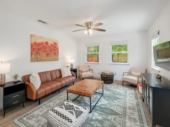 906 W 15th St, Georgetown, TX 78626