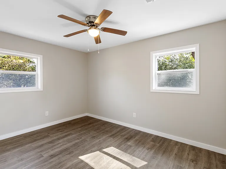225 Etta St — Photo 14