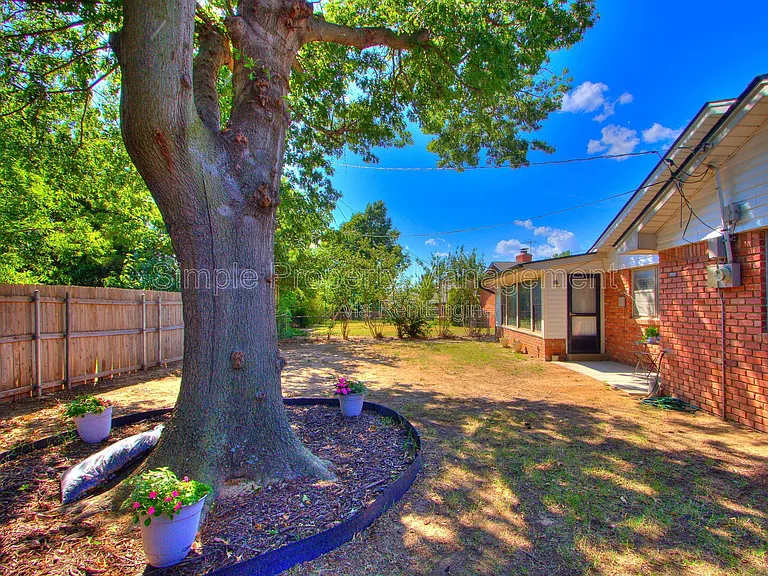 4136 NW 61st Ter — Photo 40