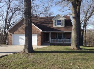 32700 Irish Ln, Brighton, IL 62012