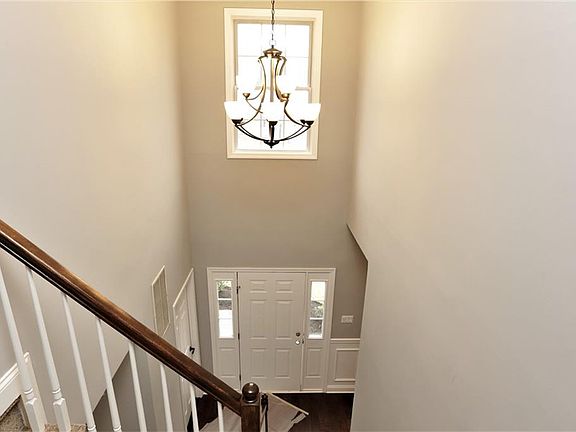 2nd image of 62 Gristmill Rd