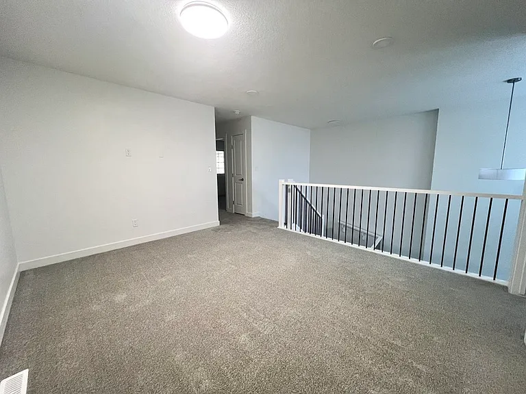 2113 209a St NW — Photo 35