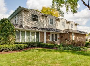 20 E Brookwood Dr, Arlington Heights, IL 60004