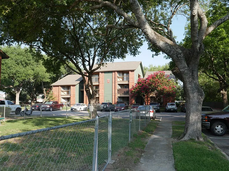 Englebrook Apartments — Photo 20