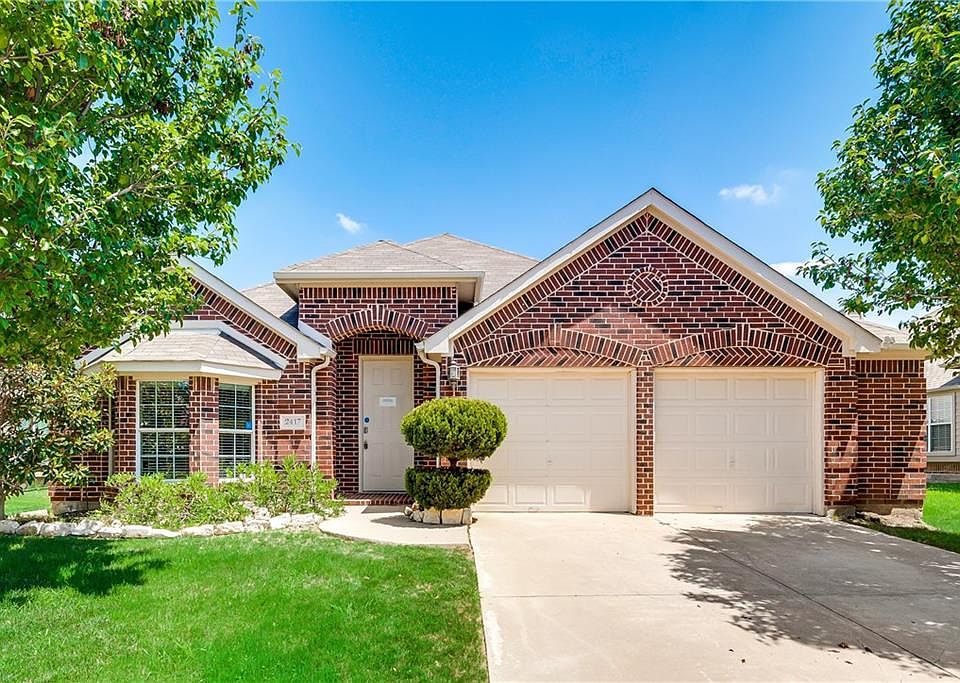 1st image of 2417 Deerwood Dr