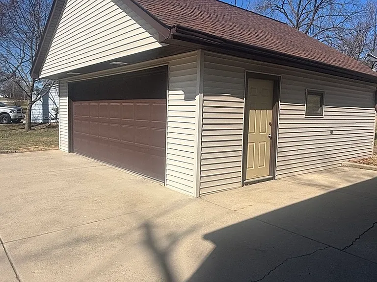 7718 Butternut Ct — Photo 21
