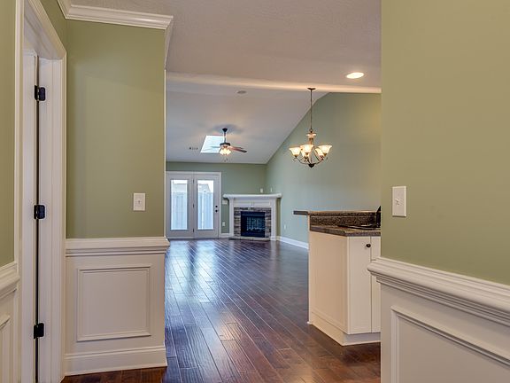 4th image of 204 Harvester Drive