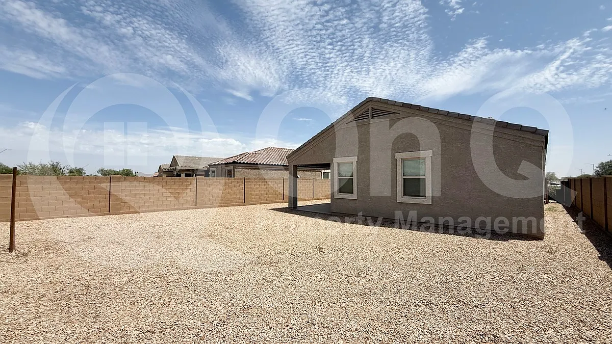 4 bed, 2.0 bath, 1716 sqft, $1,699 — Photo 4