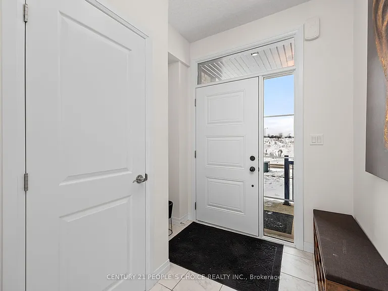 9 Queensbrook Cres — Photo 3