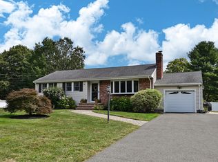 4 Appletree Ln, North Reading, MA 01864