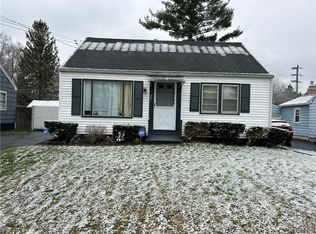 221 Stonefield Rd, Syracuse, NY 13205