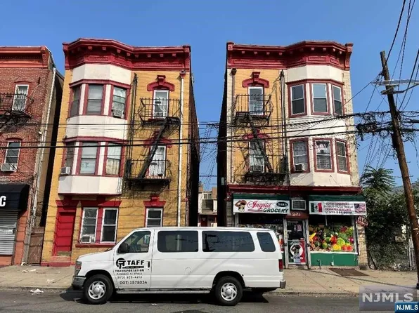 274-276 Oak St, Passaic, NJ 07055
