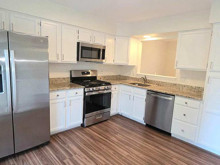 6008 Raina Dr — Photo 6