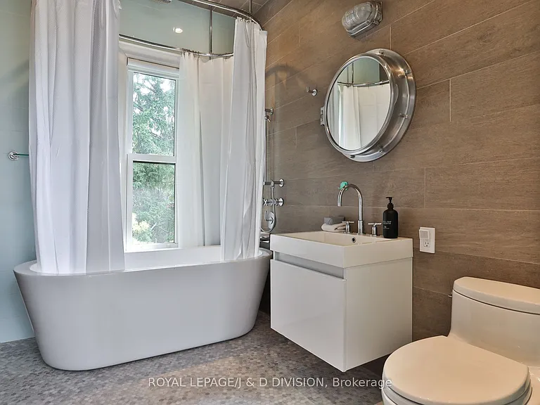 426 Ontario St — Photo 32
