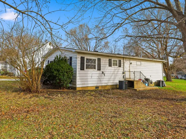 350 E Summer St, Paxton, IL 60957