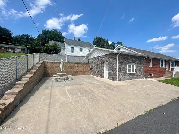 1811 W Water St, Coal Township, PA 17866