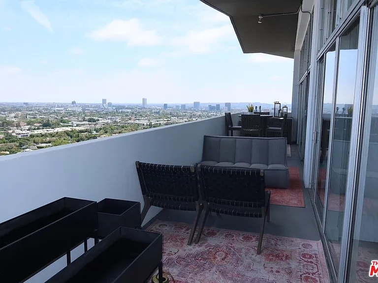 1155 N La Cienega Blvd #6 — Photo 2
