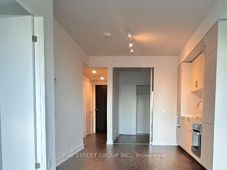 88 Queen St E #2709 — Photo 10