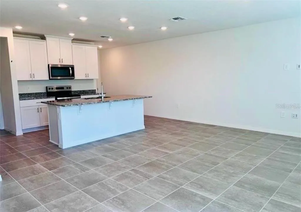 3 bed, 2.5 bath, 1560 sqft, $2,300 — Photo 3