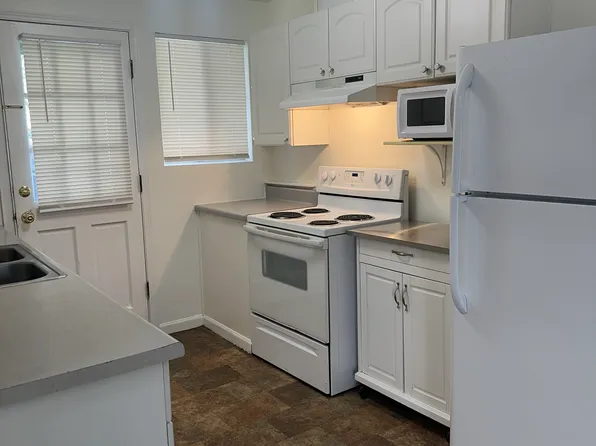 503 1/2 Roe St, Steilacoom, WA 98388