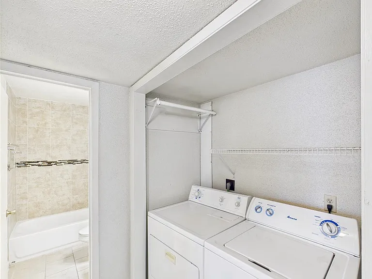 1505 Oakdale Cir #D — Photo 5