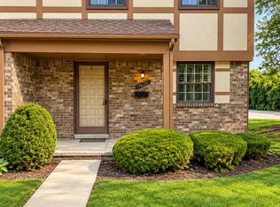 19600 Raleigh Cir S, Southfield, MI 48076