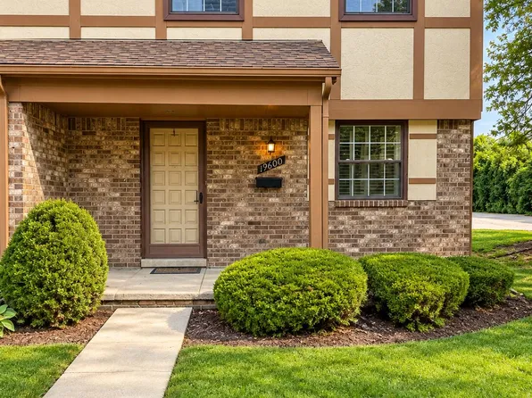 19600 Raleigh Cir S, Southfield, MI 48076
