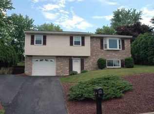 35 S 3rd St, Akron, PA 17501