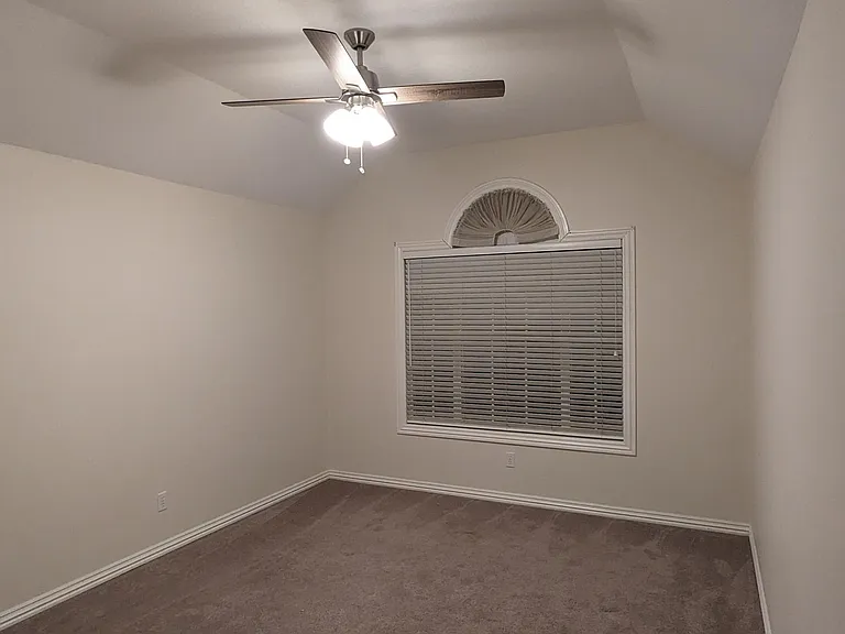 2030 N Hailey Dr — Photo 14