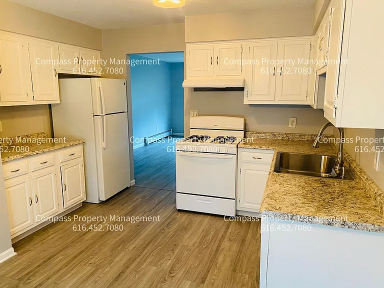 885 Hardwick Dr SE — Photo 3
