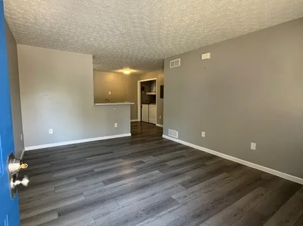 618 Pebble Place Dr APT D, Delaware, OH 43015