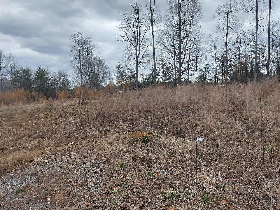 2nd image of 775 Robbins Perch Trl