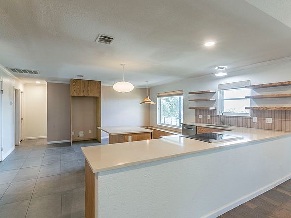 5th image of 1117 Wood Valley Dr