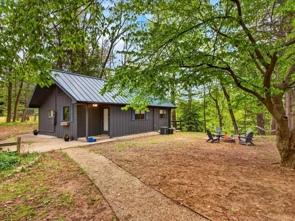 3109 Riverbend Trl, Fennville, MI 49408