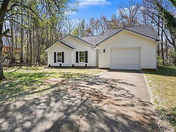 2nd image of 4007 Sassafras Ct