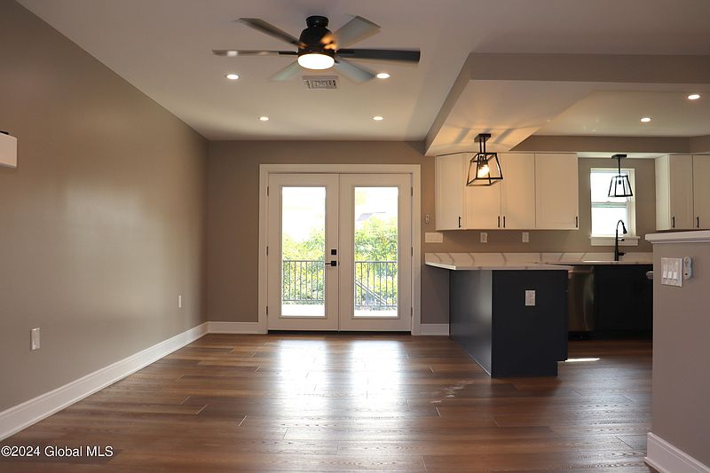 5th image of 2180 Lynn Street