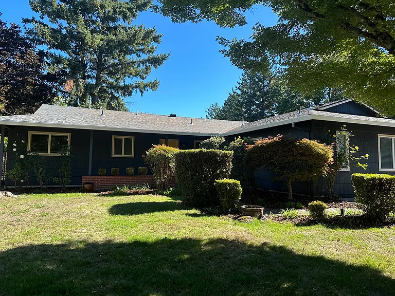 1680 NE Juniper Ave — Photo 1