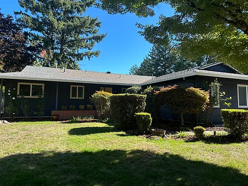 1680 NE Juniper Ave Photo 1