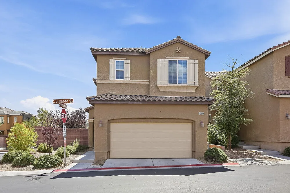 3 bed, 2.5 bath, 1365 sqft, $2,375 — Photo 1