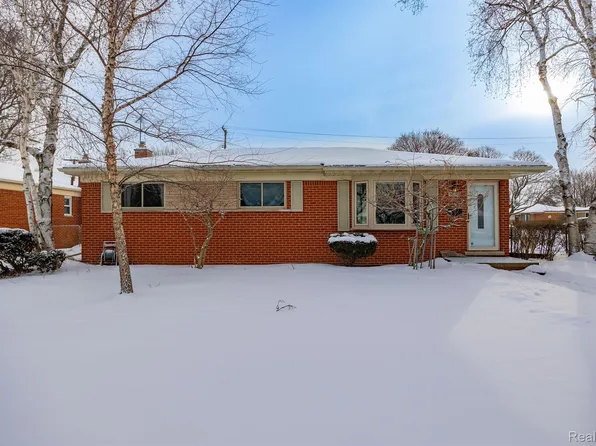 32118 Stricker Dr, Warren, MI 48088