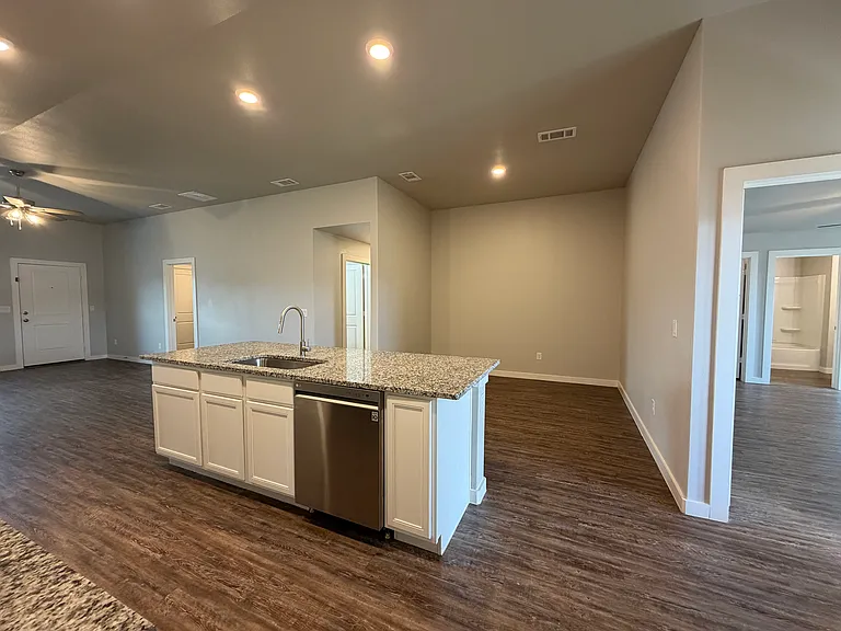 2911 Abbeville Ave — Photo 6