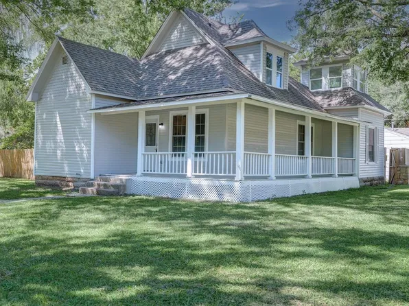 1801 Loomis St, Winfield, KS 67156