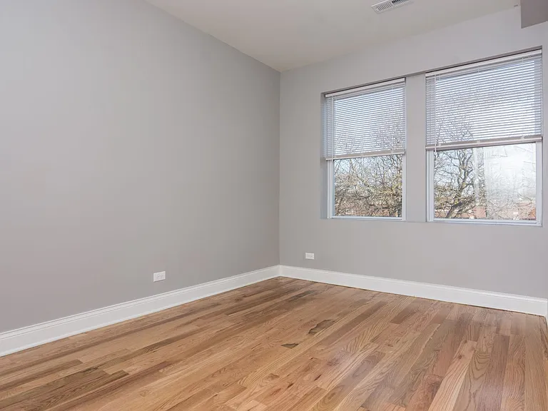 735 W Garfield Blvd — Photo 8
